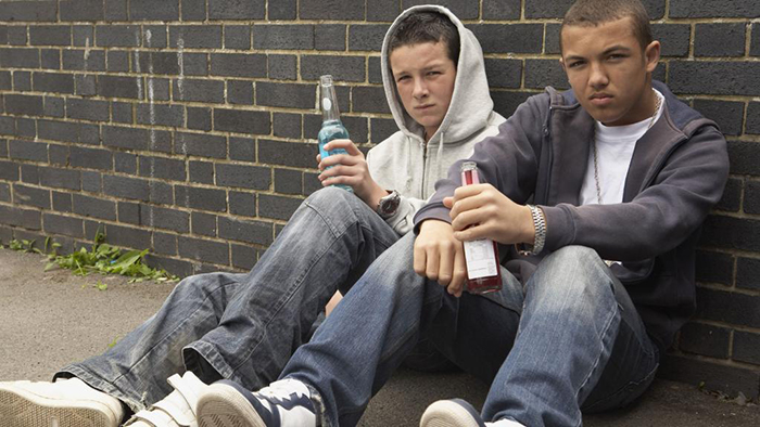 Употребление пива и других спиртных напитков в юном возрасте крайне негативно влияет на весь организм