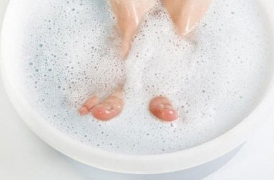 Ноги в мыльной воде