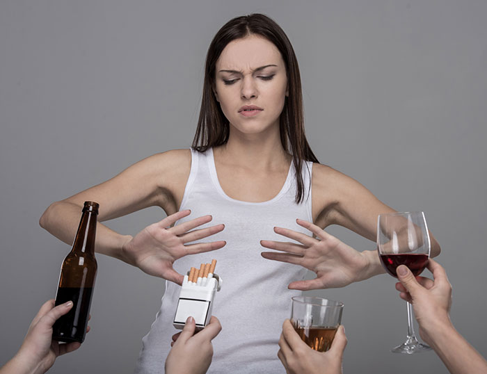 Врачи рекомендуют отказаться от употребления алкоголя на период приёма препарата Аторакс