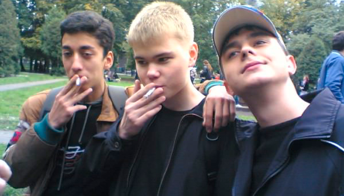 Влияние курящего коллектива сверстников на решение подростка начать курить