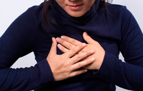 Почему опасна боль в области груди при остеохондрозе