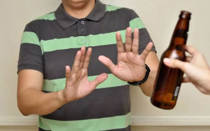 При лечении препаратом Гепарин врачи рекомендуют отказаться от алкоголя