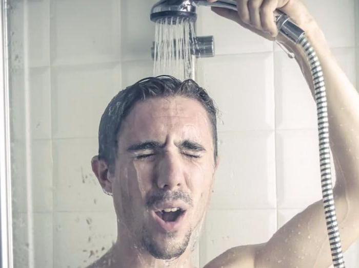 Контрастный душ и обильное питьё поможет при головокружении с похмелья