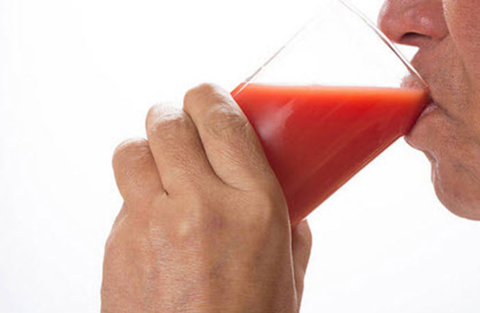 Томатный сок помогает справится с последствиями алкогольной интоксикации