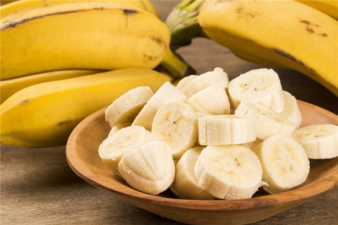 Благотворное влияние на здоровый сон бананов во многом обусловлен вхождением триптофана, который нормализует суточные биоритмы человека
