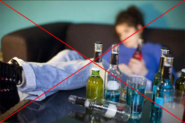 Специалисты не рекомендуют совмещать прием спиртного и Мидокалма
