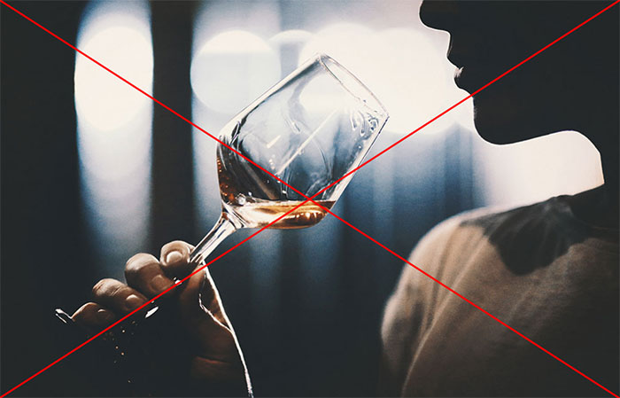 Врачи не рекомендуют совмещать приём Дексаметазона с алкоголем